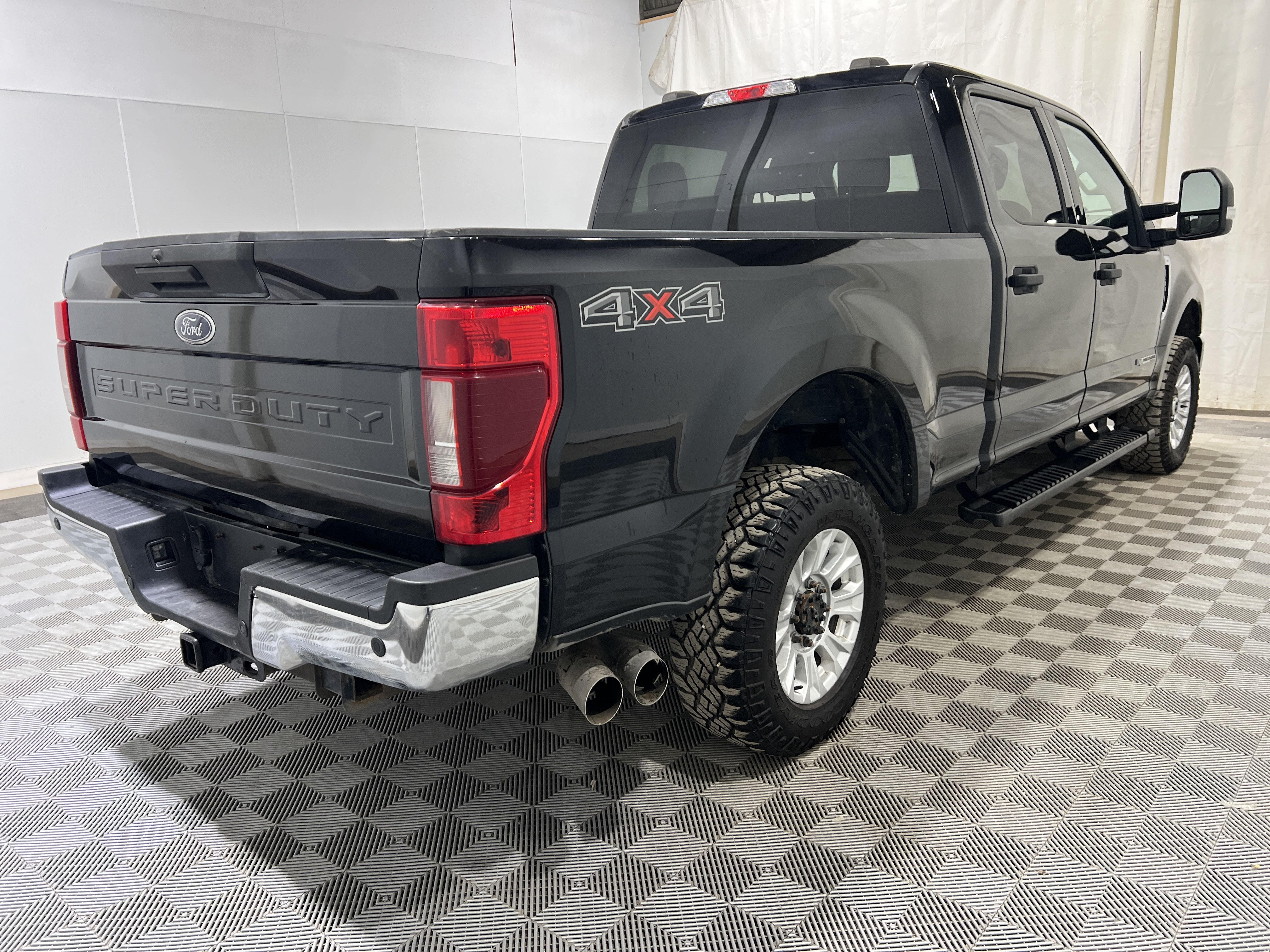 Used 2020 Ford F250 XLT w/ XLT Value Package AWD/4WD image 3