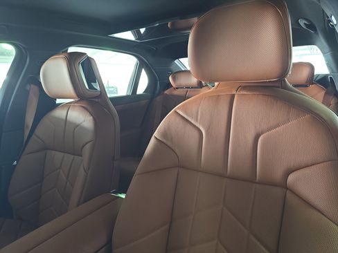 New 2026 BMW i7 xDrive60 w/ Executive Package image 22