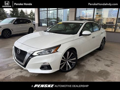 Used 2019 Nissan Altima 2.0 Platinum FWD image 1