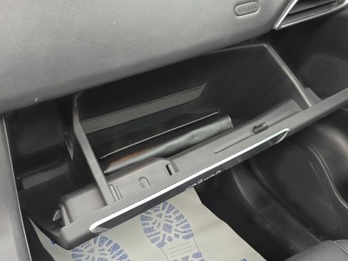 Used 2020 Jaguar F-PACE Premium image 40