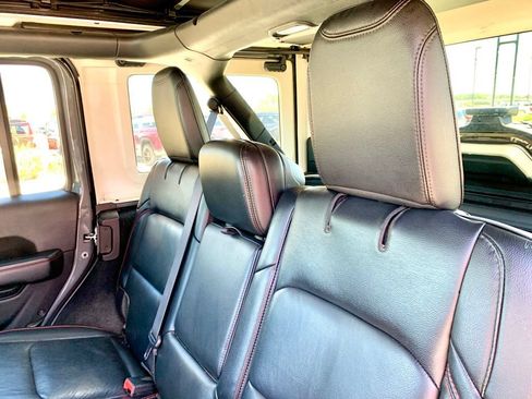 Used 2019 Jeep Wrangler Unlimited Rubicon AWD/4WD image 13