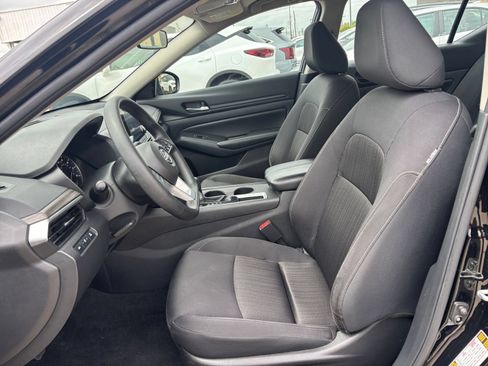 Used 2025 Nissan Altima 2.5 SV FWD image 27
