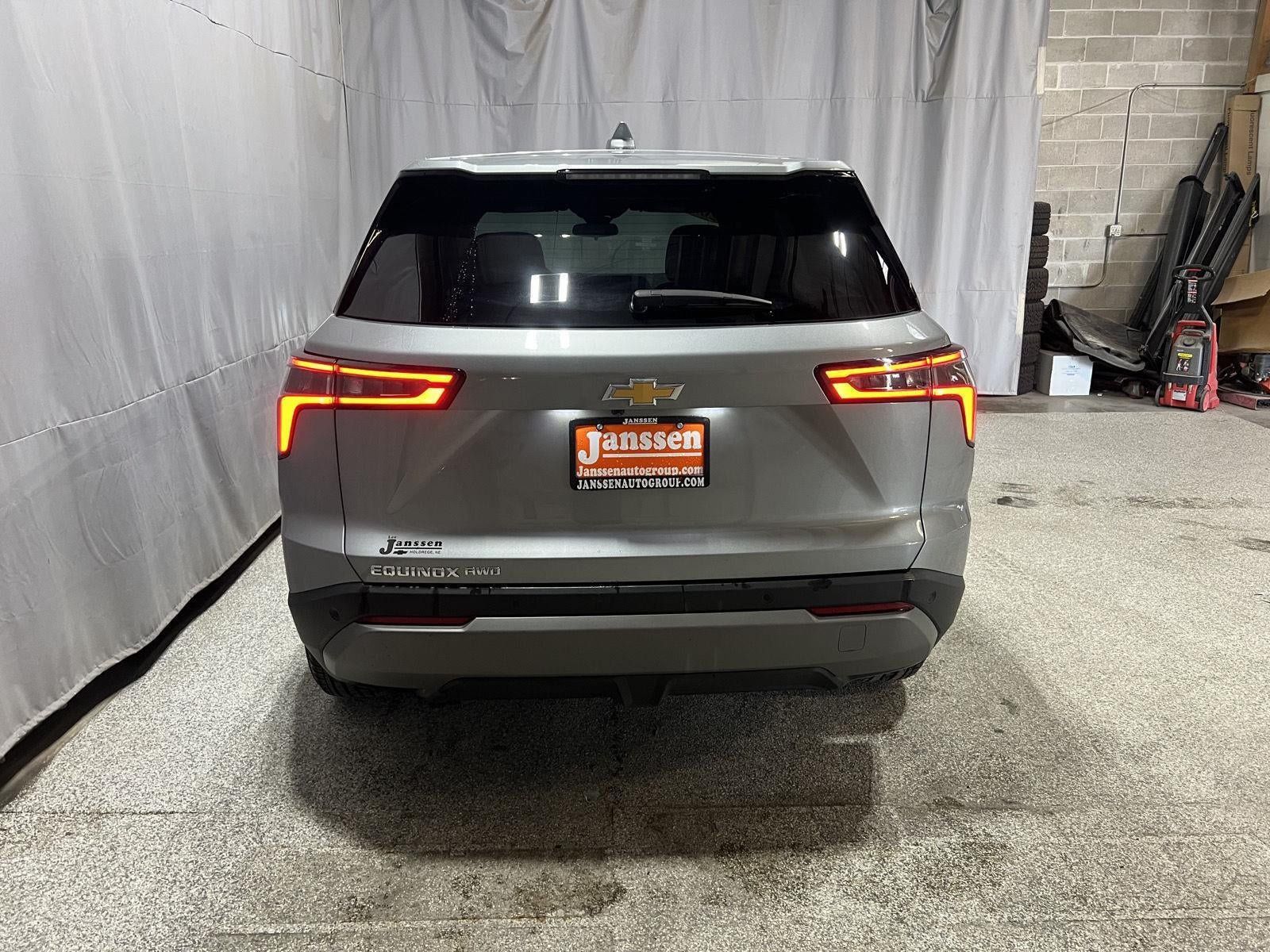 Used 2025 Chevrolet Equinox LT AWD/4WD image 4