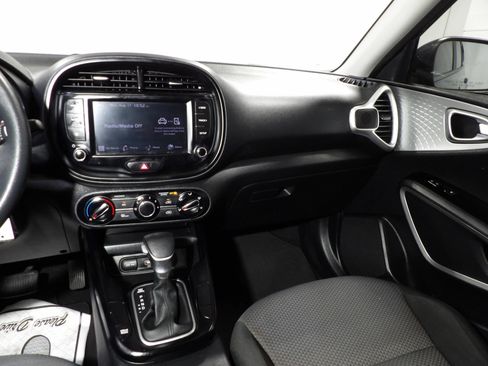 Used 2022 Kia Soul LX FWD image 11