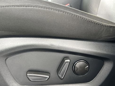 Used 2022 Ford Explorer XLT image 12