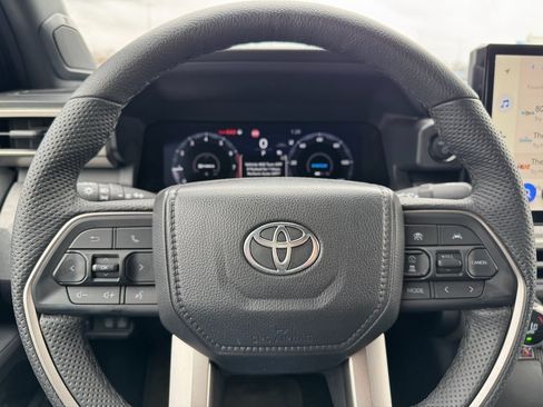 Used 2024 Toyota Tacoma Trailhunter image 18