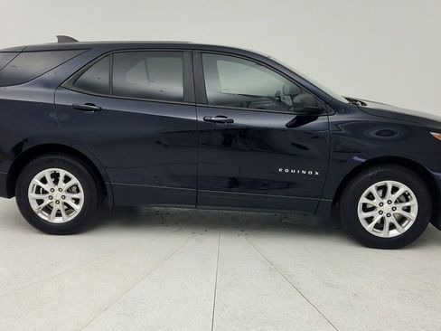 Used 2020 Chevrolet Equinox LS w/ LS Convenience Package FWD image 9