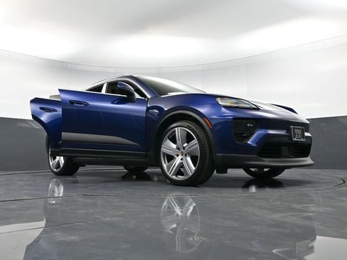 Used 2024 Porsche Macan 4 Electric image 41