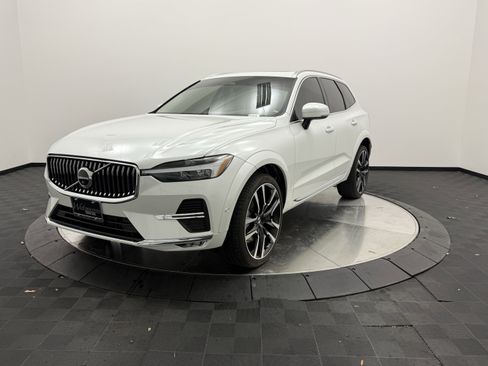 Certified 2023 Volvo XC60 B5 Ultimate AWD/4WD image 4