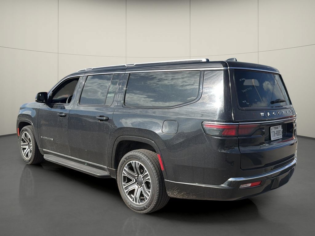 Used 2024 Jeep Wagoneer L Series II RWD image 5