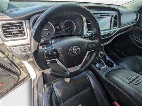 Used 2019 Toyota Highlander Limited Platinum image 10