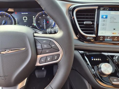New 2026 Chrysler Pacifica Pinnacle image 10