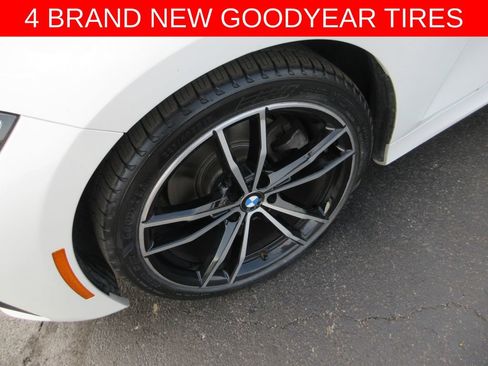 Used 2019 BMW 330i xDrive Sedan w/ M Sport Package AWD/4WD image 3