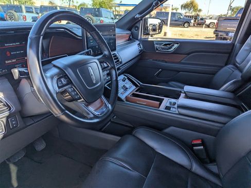 Used 2024 Lincoln Navigator Reserve image 17