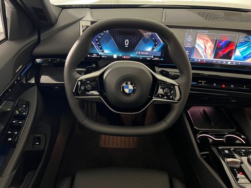 New 2026 BMW 530i xDrive image 25