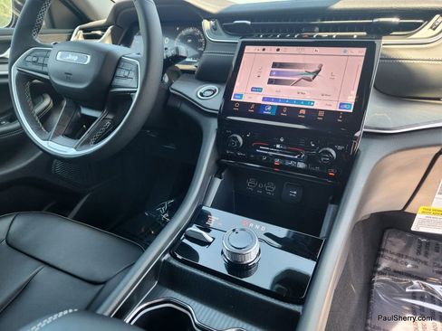 New 2025 Jeep Grand Cherokee Limited w/ Black Appearance Package image 43