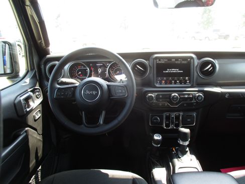 Used 2023 Jeep Wrangler Unlimited Sport w/ Sun And Sound Package AWD/4WD image 10