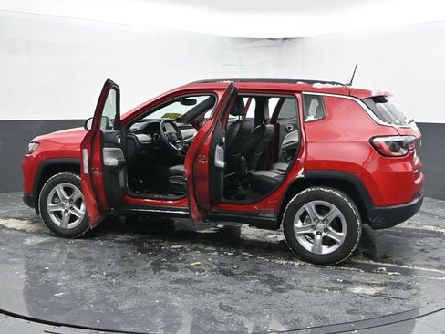 Used 2024 Jeep Compass Latitude image 52
