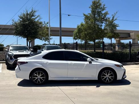 Used 2024 Toyota Camry SE FWD image 6