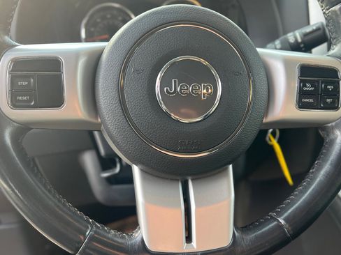 Used 2017 Jeep Compass Latitude image 19