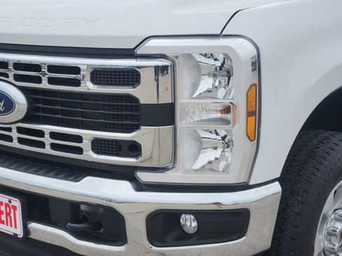 Certified 2024 Ford F250 XLT w/ FX4 Off-Road Package AWD/4WD image 7