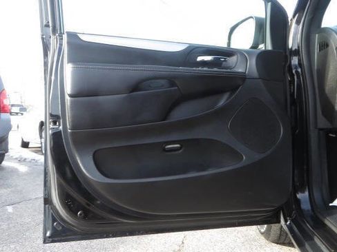 Used 2015 Dodge Grand Caravan SXT w/ Blacktop Package image 34