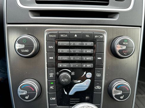 Used 2015 Volvo V60 T5 Platinum image 36