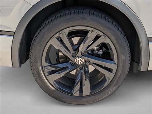 Used 2024 Volkswagen Tiguan SE R-Line FWD image 14