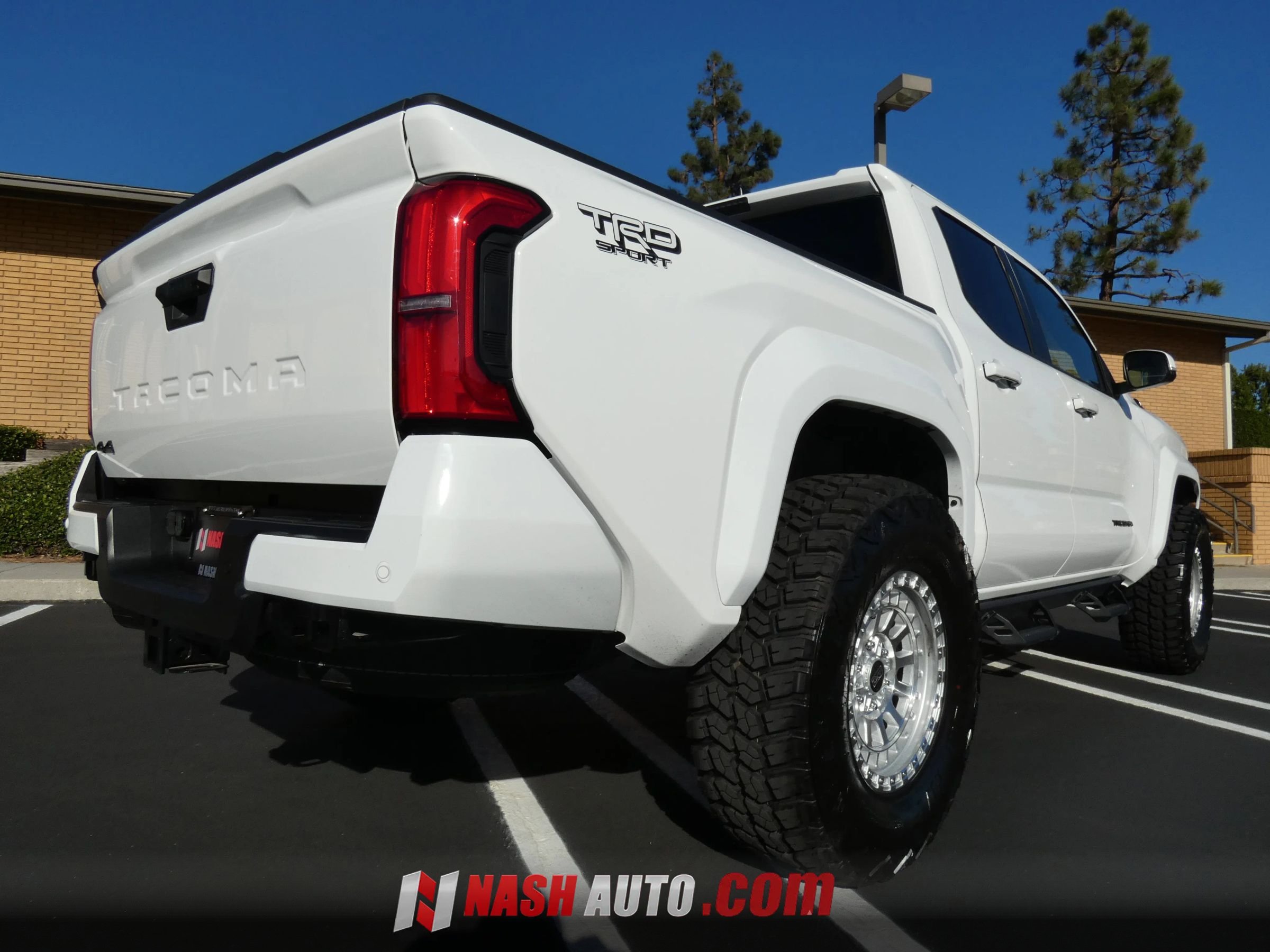 Used 2026 Toyota Tacoma TRD Sport w/ TRD Sport Upgrade Package AWD/4WD image 8