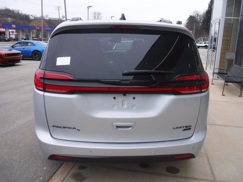 New 2026 Chrysler Pacifica Limited image 10
