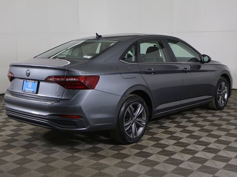 Certified 2023 Volkswagen Jetta SE w/ Panoramic Sunroof Package image 9