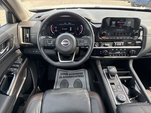 Used 2024 Nissan Pathfinder Platinum AWD/4WD image 23