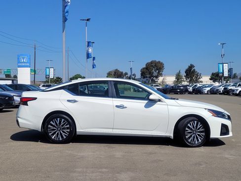 Used 2023 Nissan Altima 2.5 SV w/ SV Premium Package AWD/4WD image 8