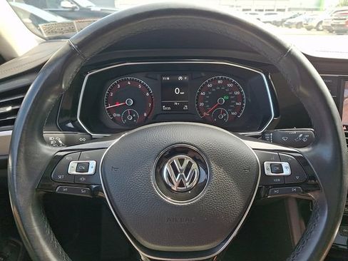 Used 2019 Volkswagen Jetta SE w/ Cold Weather Package FWD image 25