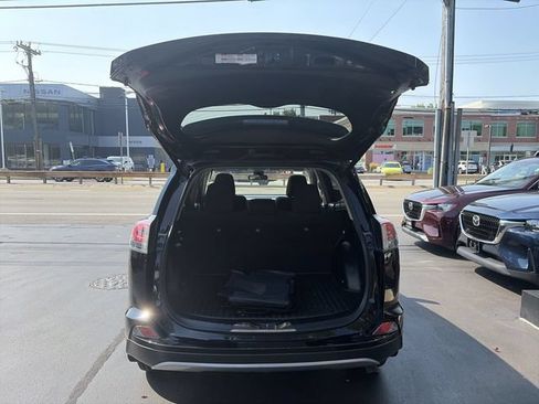 Used 2018 Toyota RAV4 XLE AWD/4WD image 23