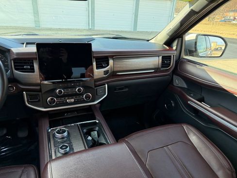 Used 2024 Ford Expedition Max Limited image 29