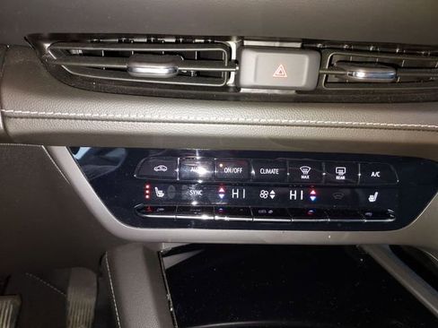 Certified 2023 Buick Envision Essence image 18