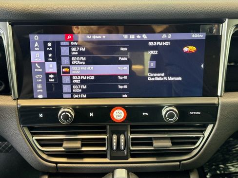 Certified 2025 Porsche Macan image 14