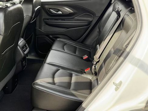 Used 2024 GMC Terrain SLT image 22