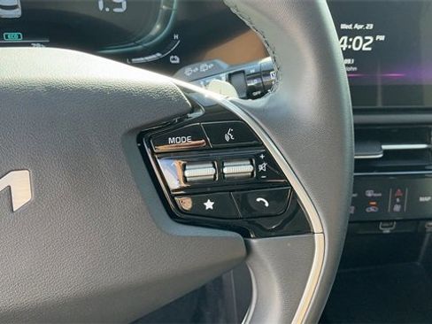 Used 2024 Kia Niro EX Touring image 23
