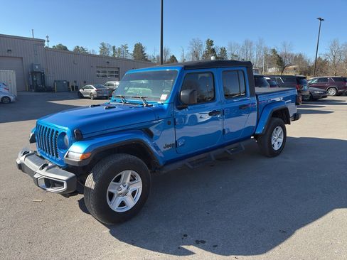 Used 2022 Jeep Gladiator Sport image 3