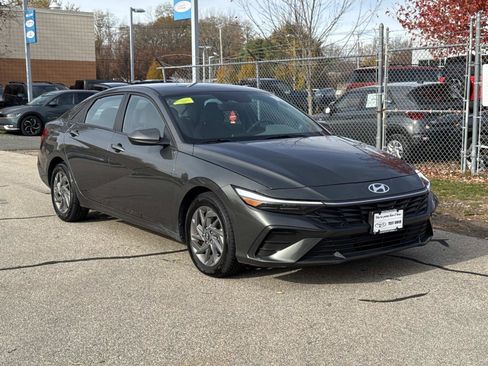 Certified 2024 Hyundai Elantra SEL image 3