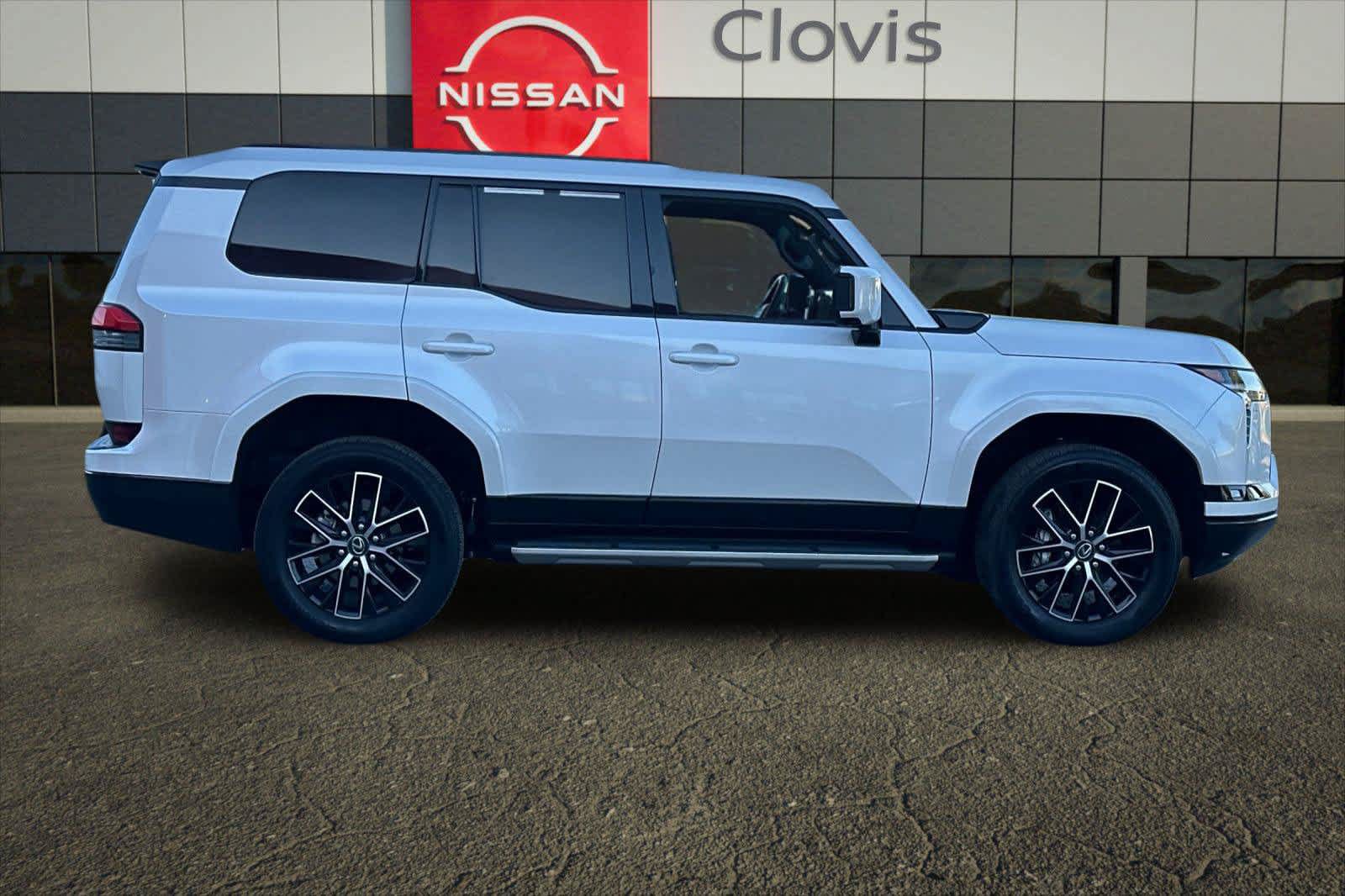 Used 2025 Lexus GX 550 w/ Cold Area Package AWD/4WD image 9