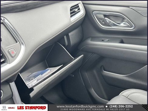 Used 2024 GMC Yukon XL SLT w/ SLT Premium Package image 34