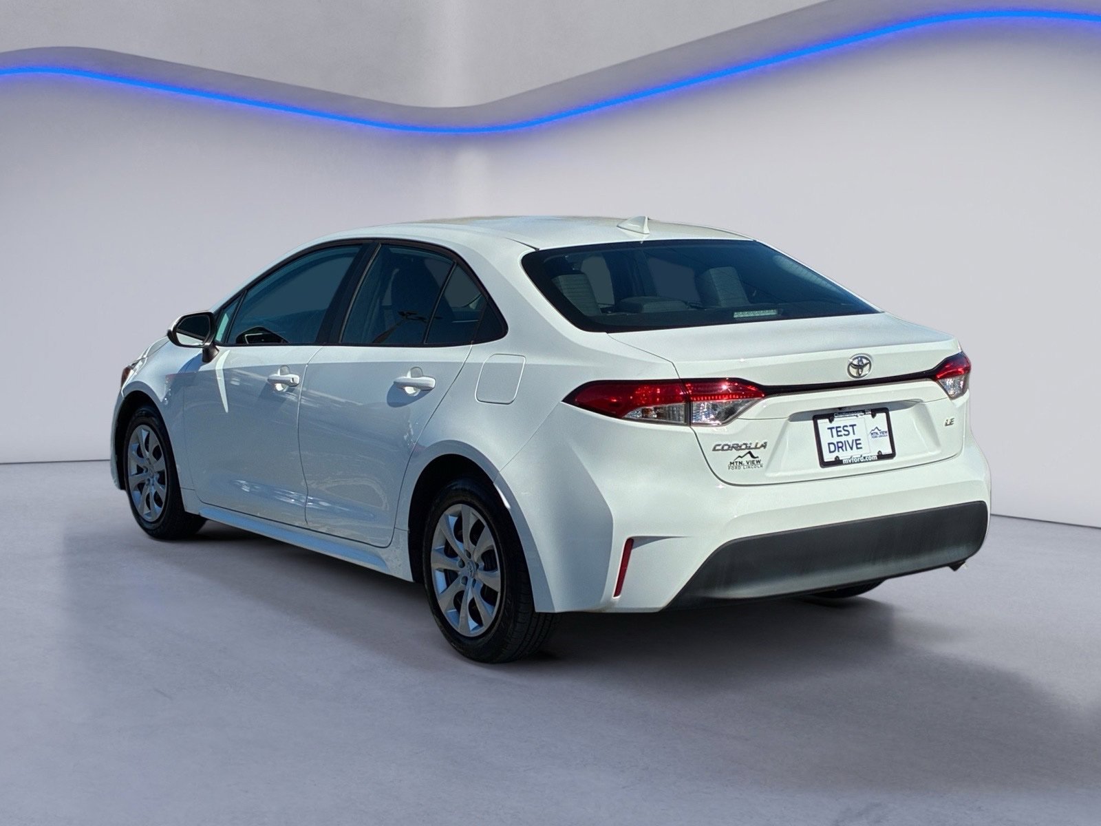 Used 2024 Toyota Corolla LE FWD image 3