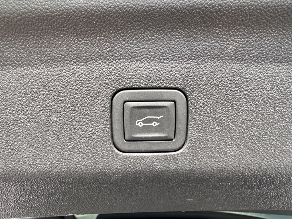 Certified 2025 GMC Yukon Denali Ultimate AWD/4WD image 47