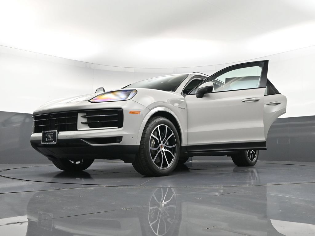 Certified 2026 Porsche Cayenne E-Hybrid AWD/4WD image 38