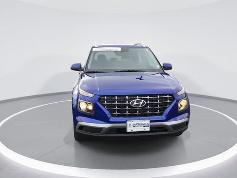 Used 2025 Hyundai Venue SEL image 3