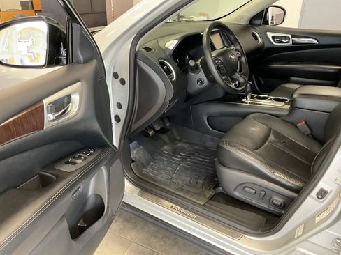 Used 2013 Nissan Pathfinder Platinum w/ Platinum Premium Pkg image 9