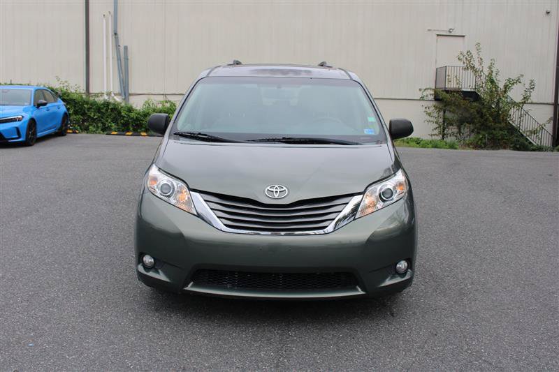 Used 2013 Toyota Sienna XLE FWD image 2